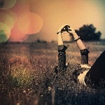 Аватар Девушка лежит на траве