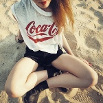 Аватар Девушка в майке с надписью Coca-Cola