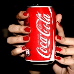 Аватар Банка Кока-Колы (Coca-Cola) в руках у девушки