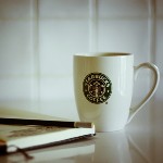 99px.ru аватар Кружка Starbucks coffee и книга на столе