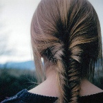 Аватар Девушка с косичкой на природе