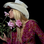 99px.ru аватар Девушка в шляпе нюхает розы