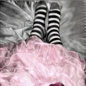 Аватар Ножки девушки в розовой юбке и полосатых гольфах