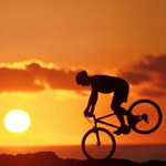 99px.ru аватар Парень решил покататься на велосипеде перед заходом солнца
