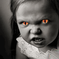 99px.ru аватар В глазах девочки сатанинский огонь