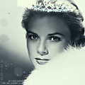Аватар Грейс Келли / Grace Kelly в воротнике из белого меха и блестящей короне