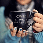 Аватар Девушка держит в руках кружку кофе (coffee)