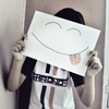 99px.ru аватар Девушка держит перед лицом нарисованную улыбку с языком