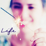 Аватар Девушка с бенгальским огнем ('Life'/ 'Жизнь')