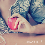 Аватар Яблоко в руке у девушки (нямка)