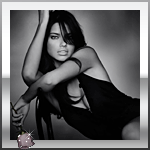 99px.ru аватар Адрианна Лима / Adriana Lima в чёрном платье и с розой