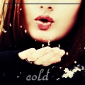99px.ru аватар Девушка дует на снежинки, падающие на ее руку (cold / холодно)