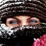 Аватар Девушка закуталась так, что видны одни глаза