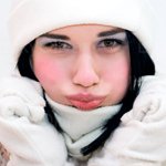 Аватар Девушка в шапочке и тёплых варежках, лицо раскраснелось от мороза