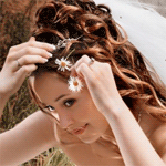 99px.ru аватар Невеста украшает прическу ромашками