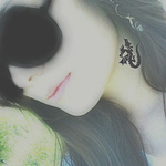 Аватар Девушка в очках и тату на шее