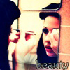 Аватар Девушка красится перед зеркалом (beauty)
