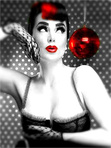 99px.ru аватар Девушка и новогоднее ёлочное украшение-красный блестящий шарик
