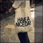 Аватар Девушка с сумкой, на которой написано *Have a nice day / Хорошего дня*