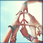 99px.ru аватар Хиппи сложили из рук знак Peace на фоне неба