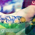 99px.ru аватар Девушка с татуировкой на теле лежит на траве (grass)