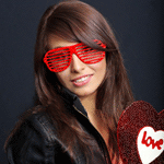 99px.ru аватар Девушка в красных трэш-очках и сердечко с надписью Love