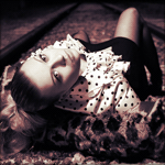 99px.ru аватар Красивая девушка лежит на рельсах (Анна)