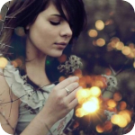 Аватар Девушка держит в руке цветущую веточку среди бликов