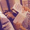 Аватар Девушка читает книгу