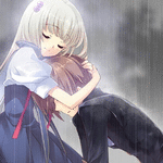 Аватар Yukishiro Suzuno / Юкисиро Судзуно из игры Flyable Heart прижала к себе Katsuragi Shou / Катсураги Сё, мило улыбнувшись под дождем