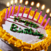 Аватар Торт на котором написано Happy Birthday / С днем рождения с десятью зажженными свечками