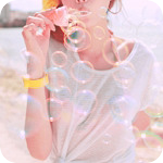 99px.ru аватар Девушка на берегу моря пускает мыльные пузыри