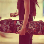 99px.ru аватар Девушка держит в руке скейт
