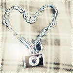 99px.ru аватар Брелок в виде фотоаппарата, из цепочки которого выложено сердечко