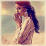 99px.ru аватар Девушка-брюнетка с красивыми серьгами в ушах, задумчиво поднесла руки к губам