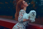 99px.ru аватар Американская певица Lana Del Rey / Лана Дель Рей с собакой в руках 