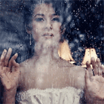 99px.ru аватар Девушка прислонилась к окну, за которым идет дождь