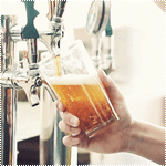 99px.ru аватар Мужчина наливает пиво в стакан