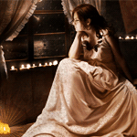99px.ru аватар Печальная леди сидит у окна окруженная свечами