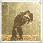 99px.ru аватар Парень с девушкой целуются в осеннем парке