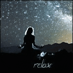 99px.ru аватар Девушка медитирует на фоне ночного неба (relax / релакс)