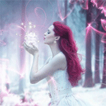 99px.ru аватар Девушка в зимнем лесу держит в руках блистающий ледяной цветок