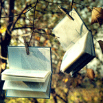 Аватар Книги висят на ветках деревьев