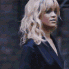 Аватар Певица Rihanna / Рианна скривила лицо