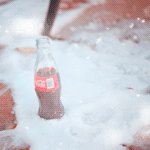 99px.ru аватар Бутылка с кока-колой / coca-cola под снегопадом