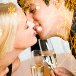 99px.ru аватар Пара целуется и пьет шампанское в честь прихода нового года