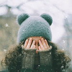 99px.ru аватар Девушка в шапке с ушками стоит под снегопадом прикрыв глаза руками