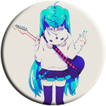Аватар Vocaloid Hatsune Miku / Вокалоид Хатсуне Мику в миленькой пайте с мордочкой и ушками белового медвежонка на капюшоне, с гитарой стоит к нам спиной и показывает три пальца