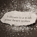 Аватар Кусочек бумажки со словами 'A dreаm is a wish your heart ask / Мечта - это желание твоего сердца' лежит среди белых блесток