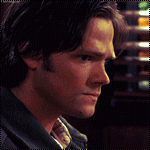 Аватар Сэм Винчестер из сериала 'Сверхъестественное / Supernatural' ловит падающую бутылку